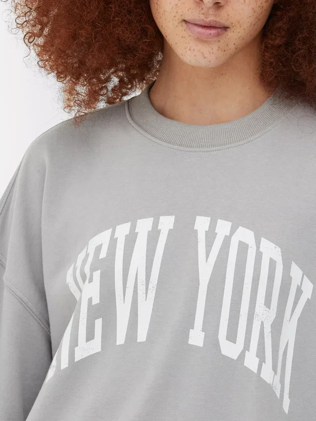 New Yorkin ylisuuri graafinen collegepaita