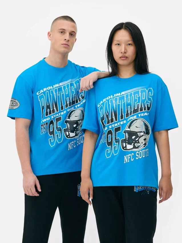 NFL Carolina Panthers -grafiikalla varustettu t-paita