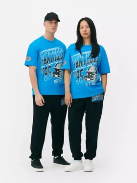 NFL Carolina Panthers -grafiikalla varustettu t-paita
