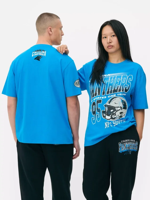 NFL Carolina Panthers -grafiikalla varustettu t-paita