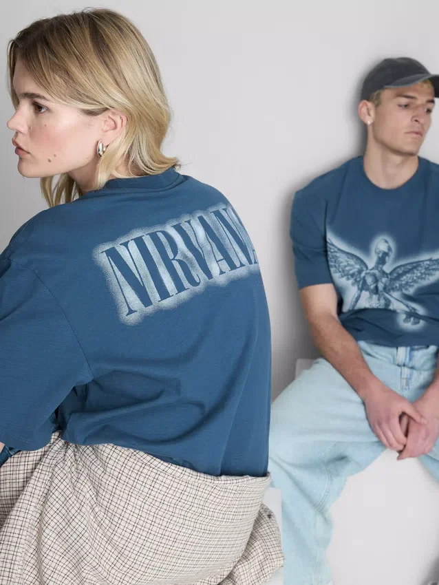 Nirvana-enkeli-kuvioinen t-paita
