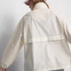 Pakattava vetoketjullinen sadetakki