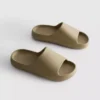 Paksupohjaiset sandaalit
