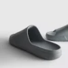 Paksupohjaiset sandaalit