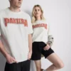 Pantera-grafiikalla varustettu T-paita