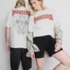 Pantera-grafiikalla varustettu T-paita
