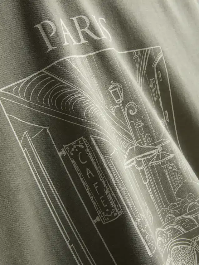 Paris-grafiikkat-kauluspaita