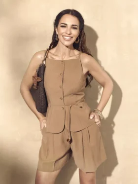Paula Echevarría -liivi, jossa peplum-helma