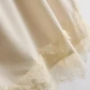Paula Echevarría -satiininen pitsireunainen cami-toppi