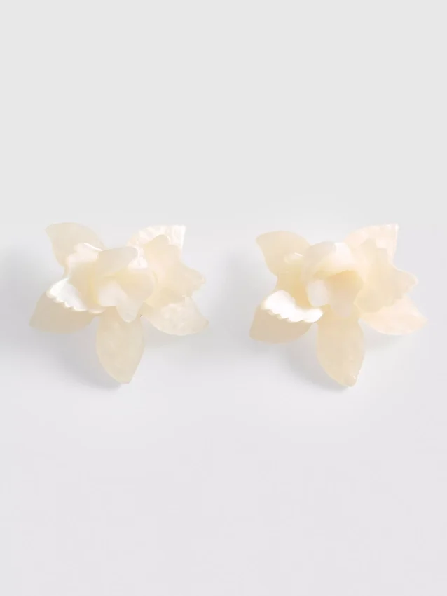 Paula Echevarrían kukka-aiheiset 3D-korvakorut
