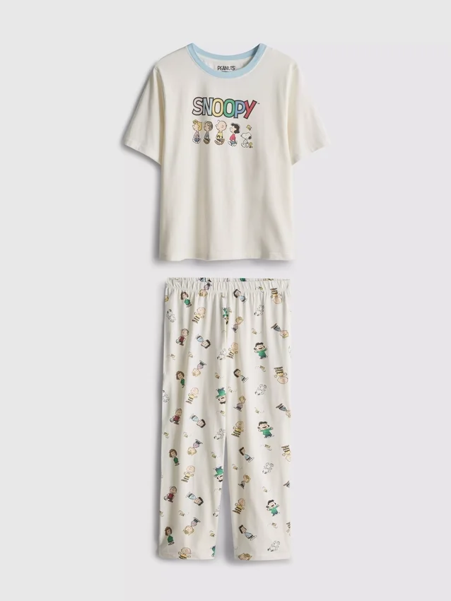 Peanuts-sarjan Snoopy-hahmolla koristeltu pyjama