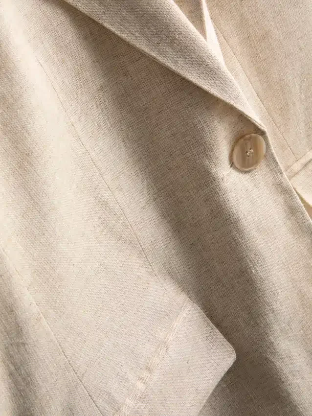 Pellavaseoksesta valmistettu yksirivinen bleiseri