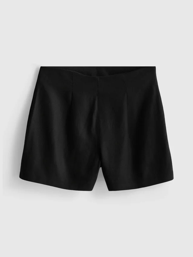 Pellavaseoksesta valmistetut laskostetut shortsit
