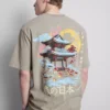 Pesetty japanilaisaiheinen graafinen t-paita