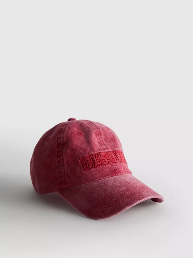 Pesty brodeerattu baseball-lippis