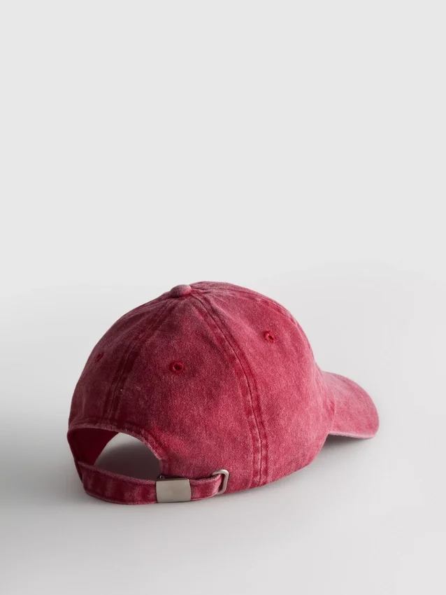 Pesty brodeerattu baseball-lippis