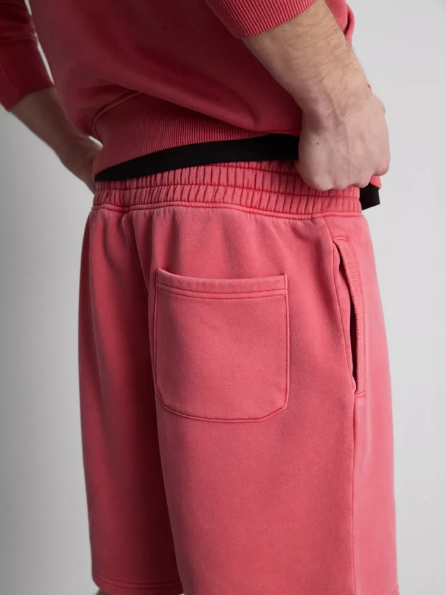 Pestyjä joustavia shortsseja