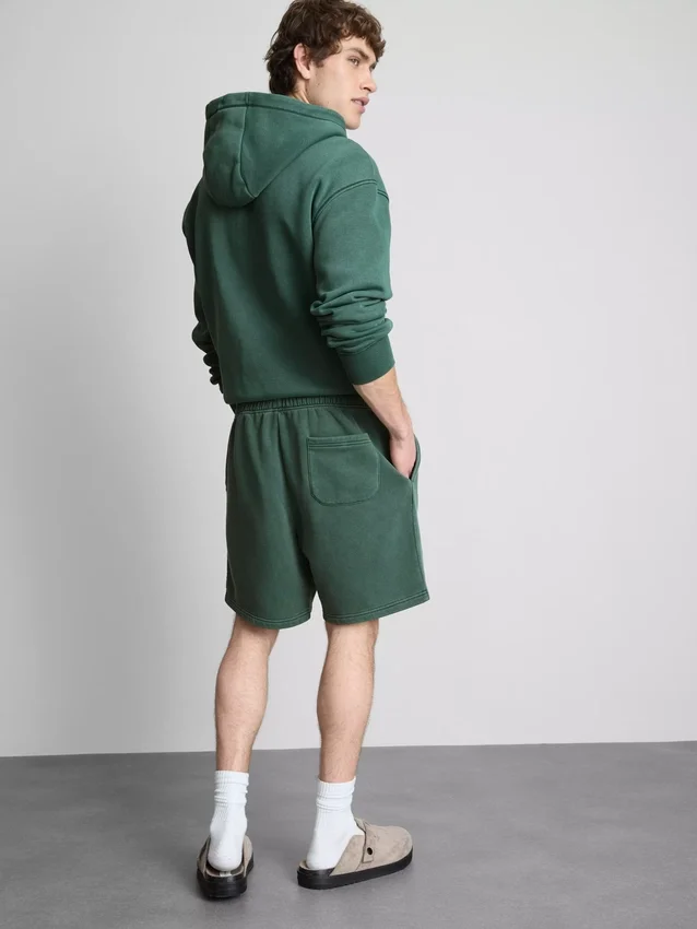 Pestyjä joustavia shortsseja