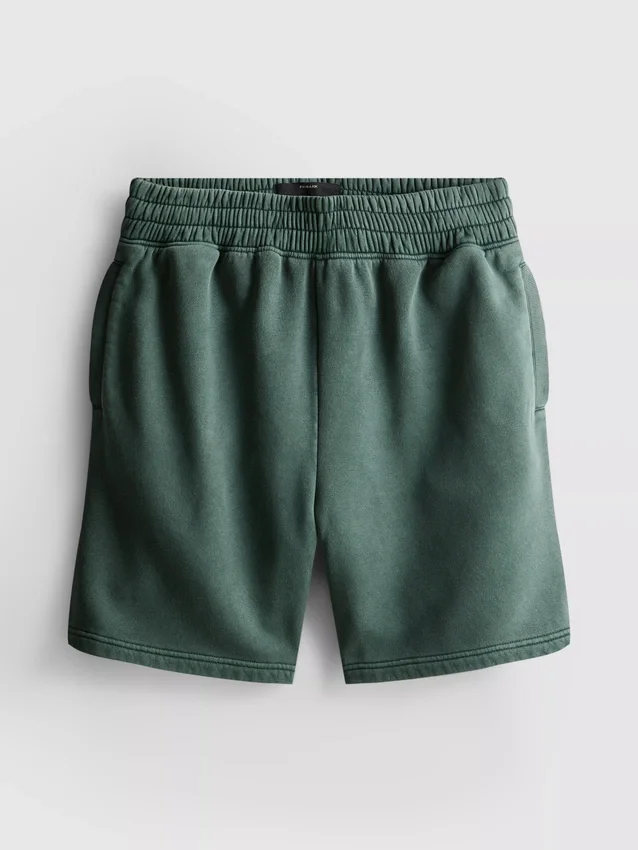 Pestyjä joustavia shortsseja
