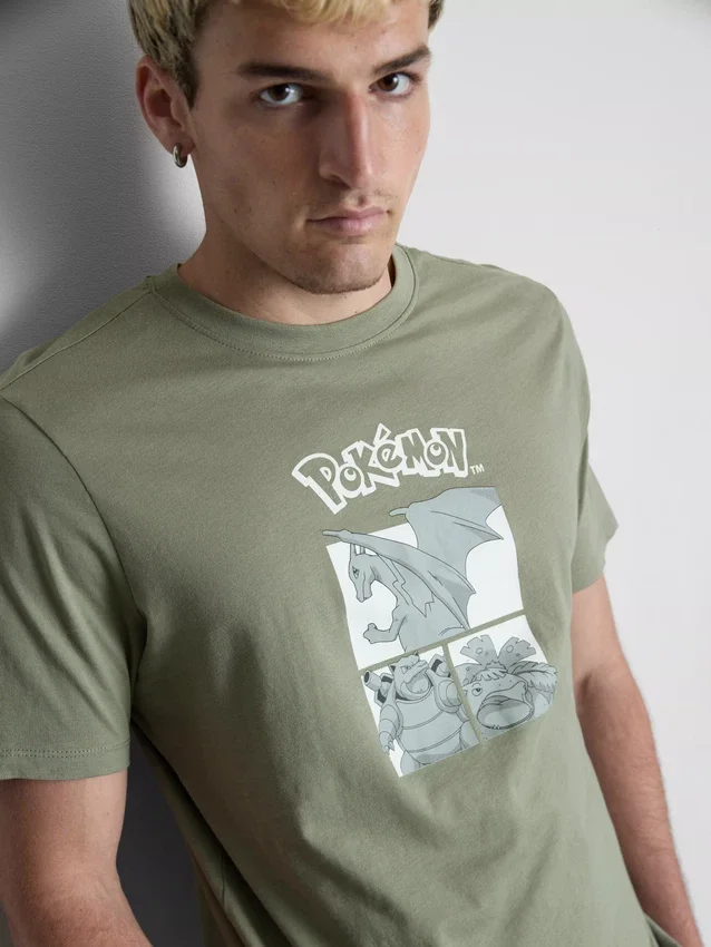 Pokémon-kuvioinen t-paita