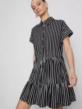 Porrastettu raidallinen minipaita-mekko