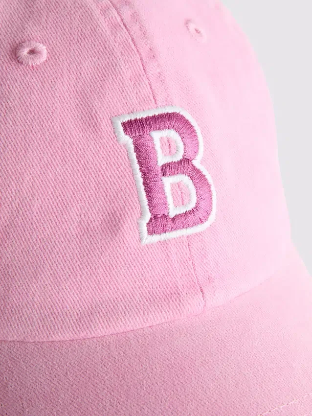 Primark-valikoima | brodeerattu nimikirjaimilla varustettu baseball-lippis