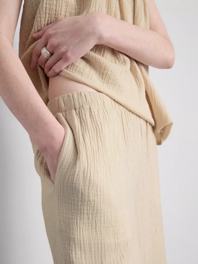 Puhtaasta puuvillasta valmistetut culottes-housut