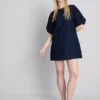 Puuvilladenim-minimekko, jossa on pussihihat