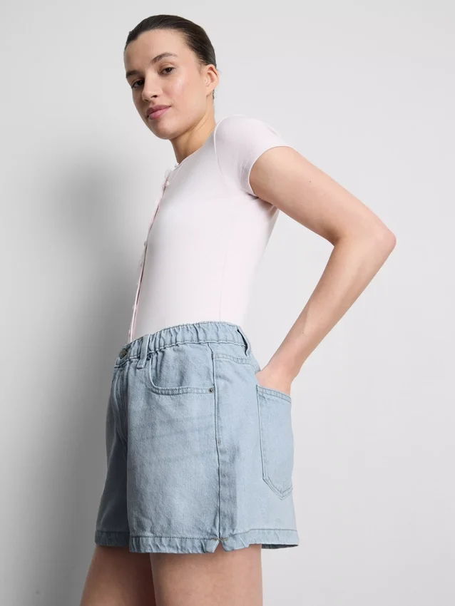 Puuvilladenimiset A-linjaiset shortsit