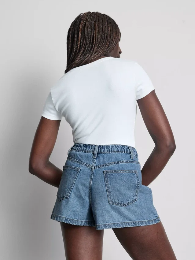 Puuvilladenimiset A-linjaiset shortsit