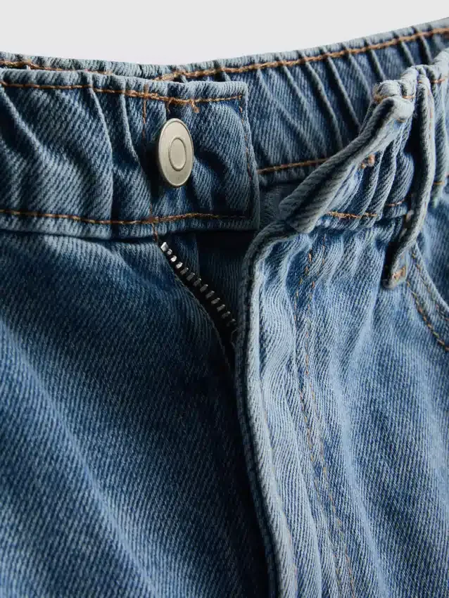 Puuvilladenimiset A-linjaiset shortsit