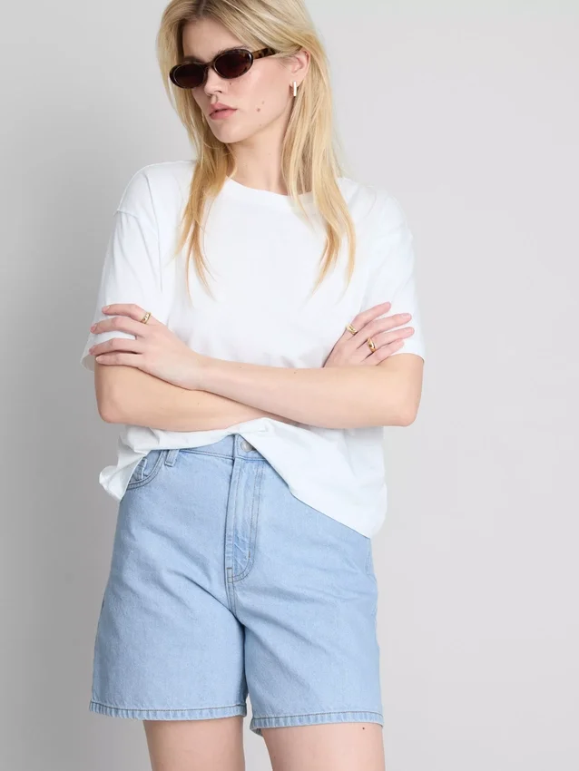 Puuvilladenimiset bermudashortsit