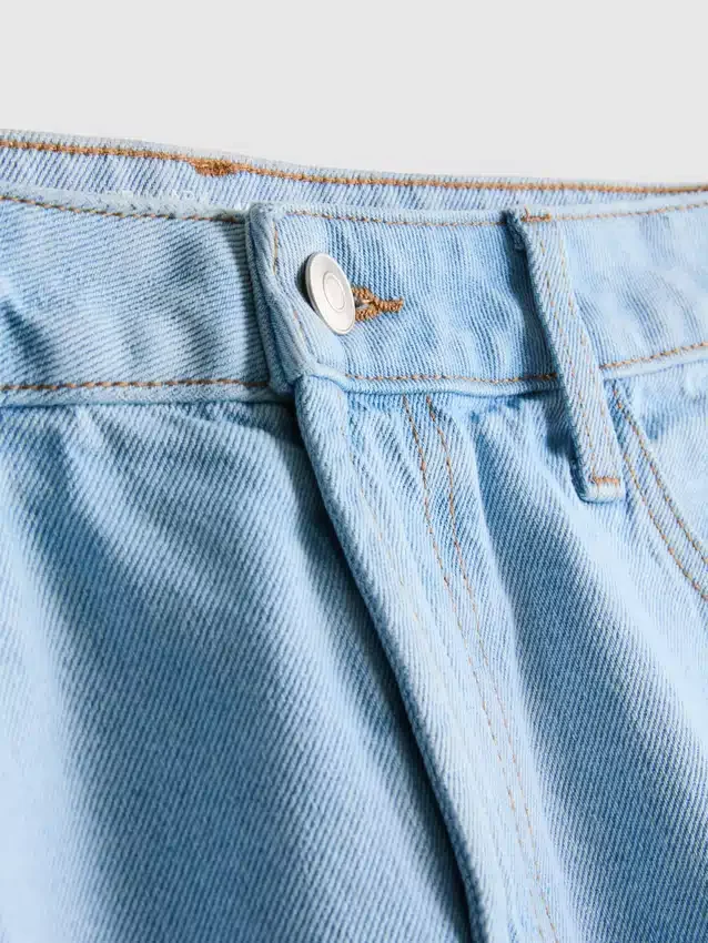 Puuvilladenimiset bermudashortsit