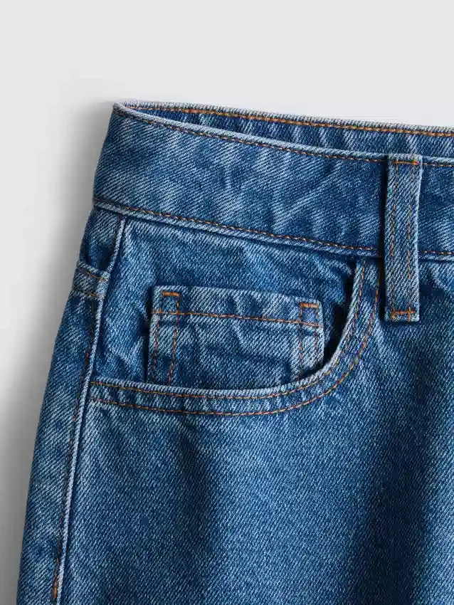 Puuvilladenimiset bermudashortsit