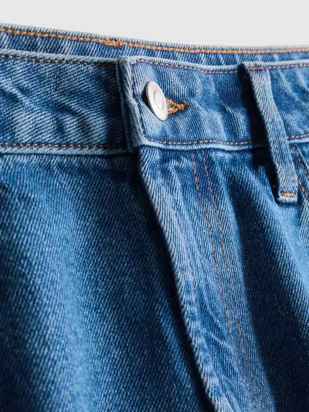 Puuvilladenimiset bermudashortsit