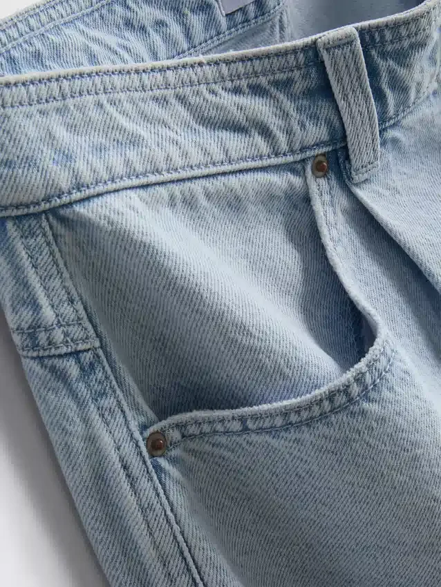 Puuvilladenimiset bermudashortsit