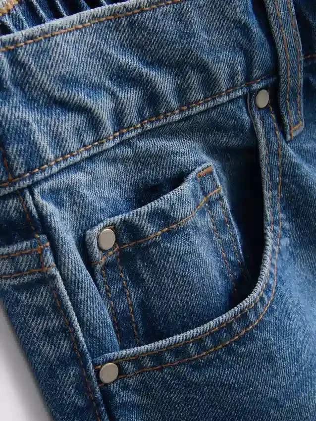 Puuvilladenimiset pitkät bermudashortsit