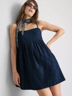Puuvilladenimistä valmistettu babydoll-minimekko