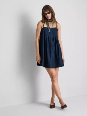 Puuvilladenimistä valmistettu babydoll-minimekko