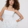 Puuvillainen, brodeerattu peplum-helkainen cami-toppi