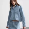 Puuvillainen denimtakki, jossa on paikkatasku