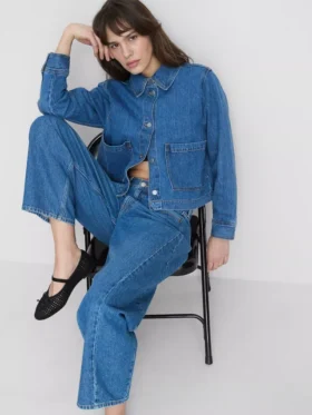 Puuvillainen denimtakki, jossa on paikkatasku