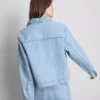 Puuvillainen denimtakki, jossa on paikkatasku