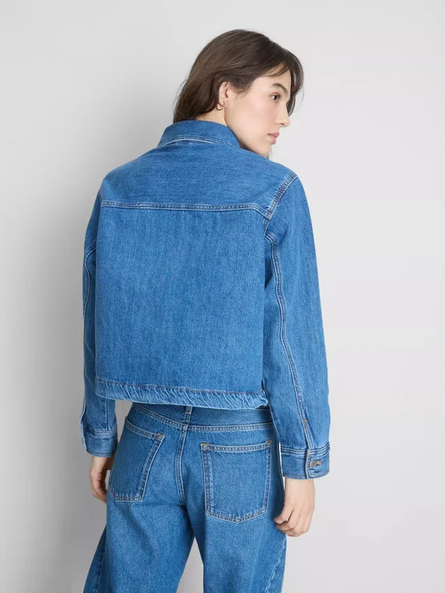 Puuvillainen denimtakki, jossa on paikkatasku