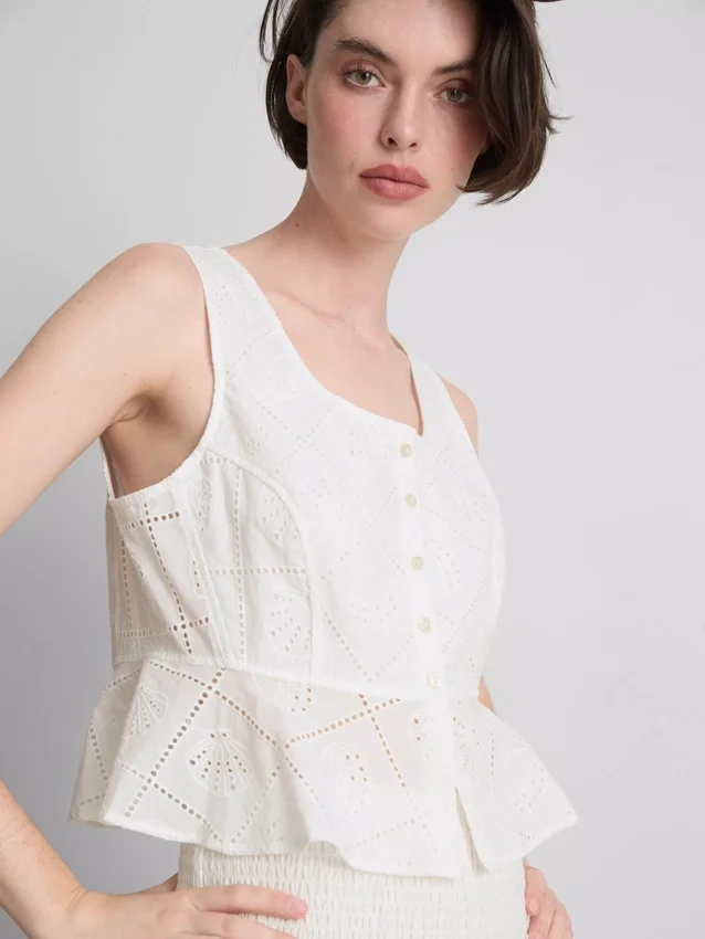 Puuvillainen lyhyt cutwork-cami-toppi
