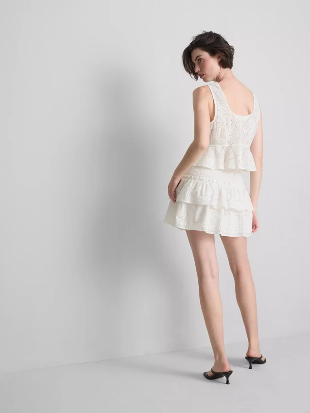 Puuvillainen lyhyt cutwork-cami-toppi