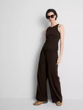 Puuvillainen racerback-toppi