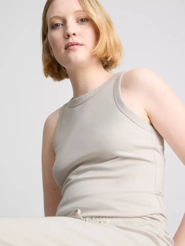 Puuvillainen racerback-toppi