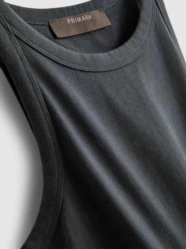 Puuvillainen racerback-toppi