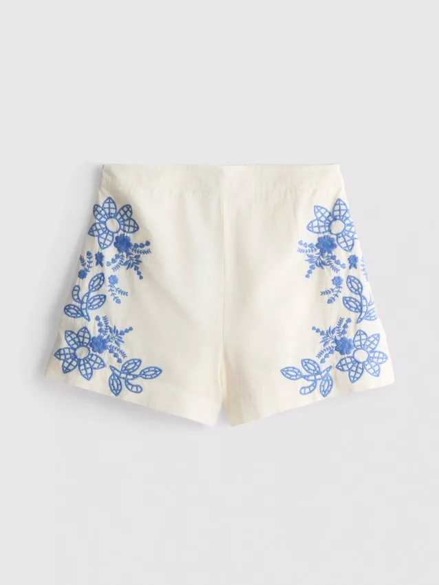 Puuvillaiset kukkakirjailtu shortsit